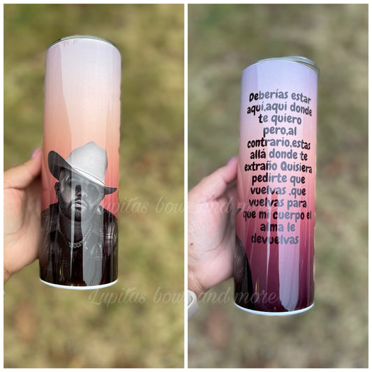 Carin leon con canción