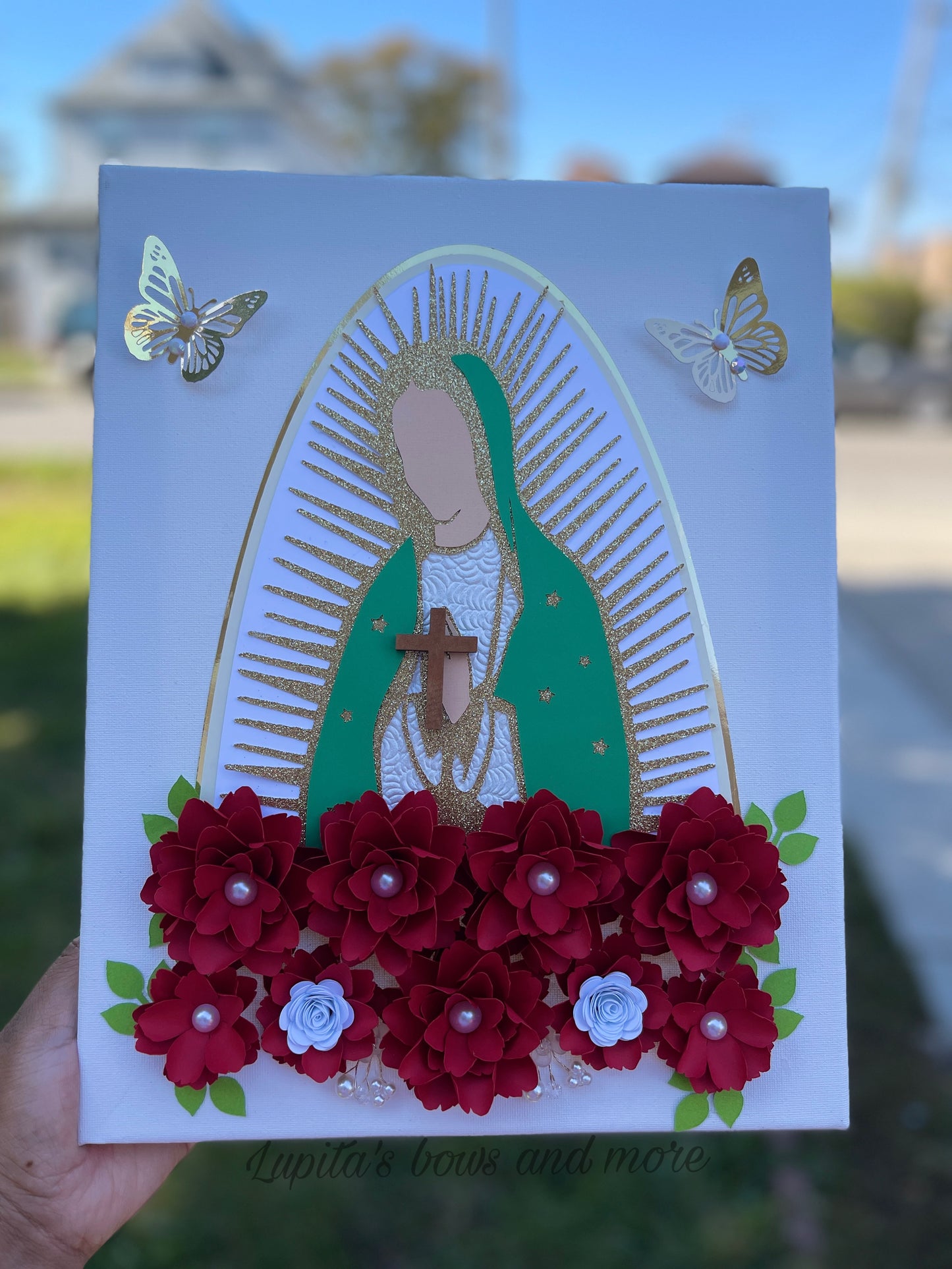 Virgencita (rosas rojas)